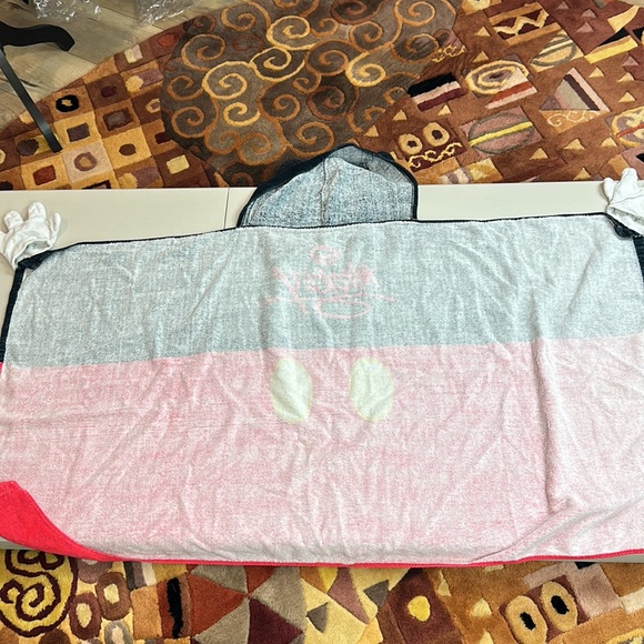 Mickey Mouse Beach Towel - Picture 2 of 2